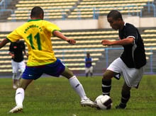 How do I dribble for soccer?
