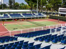 What is the difference between clay, grass and concrete tennis courts?