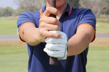 How to grip a golf club