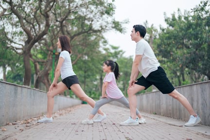 photo-young-asian-family-exercise-park