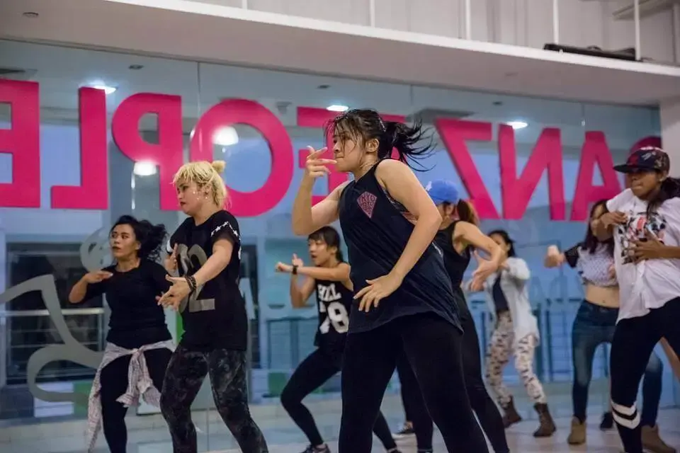 9._Danz_People