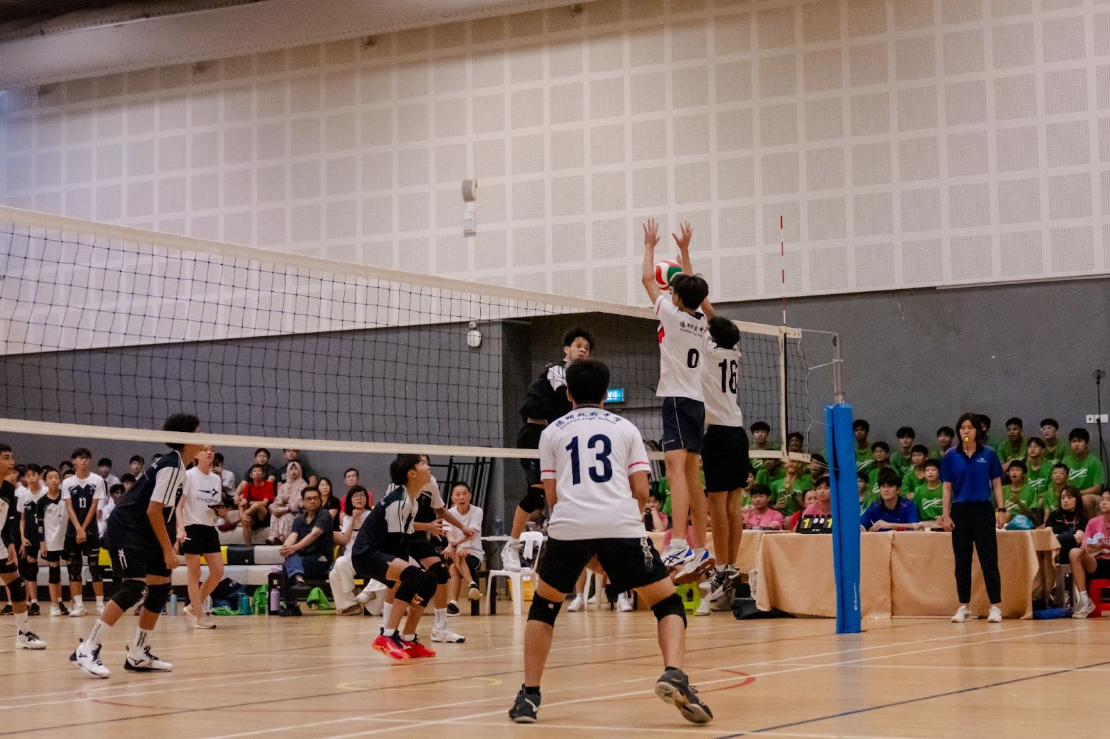 shut down a smashing spike