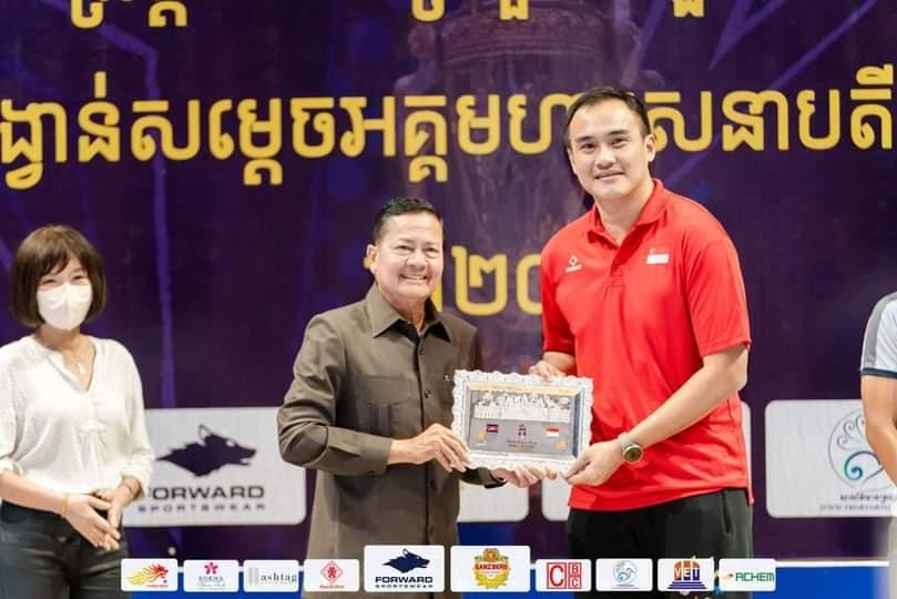 Min Chong with President Cambodia Fed and Sg ambassador to Cambodia pic 3