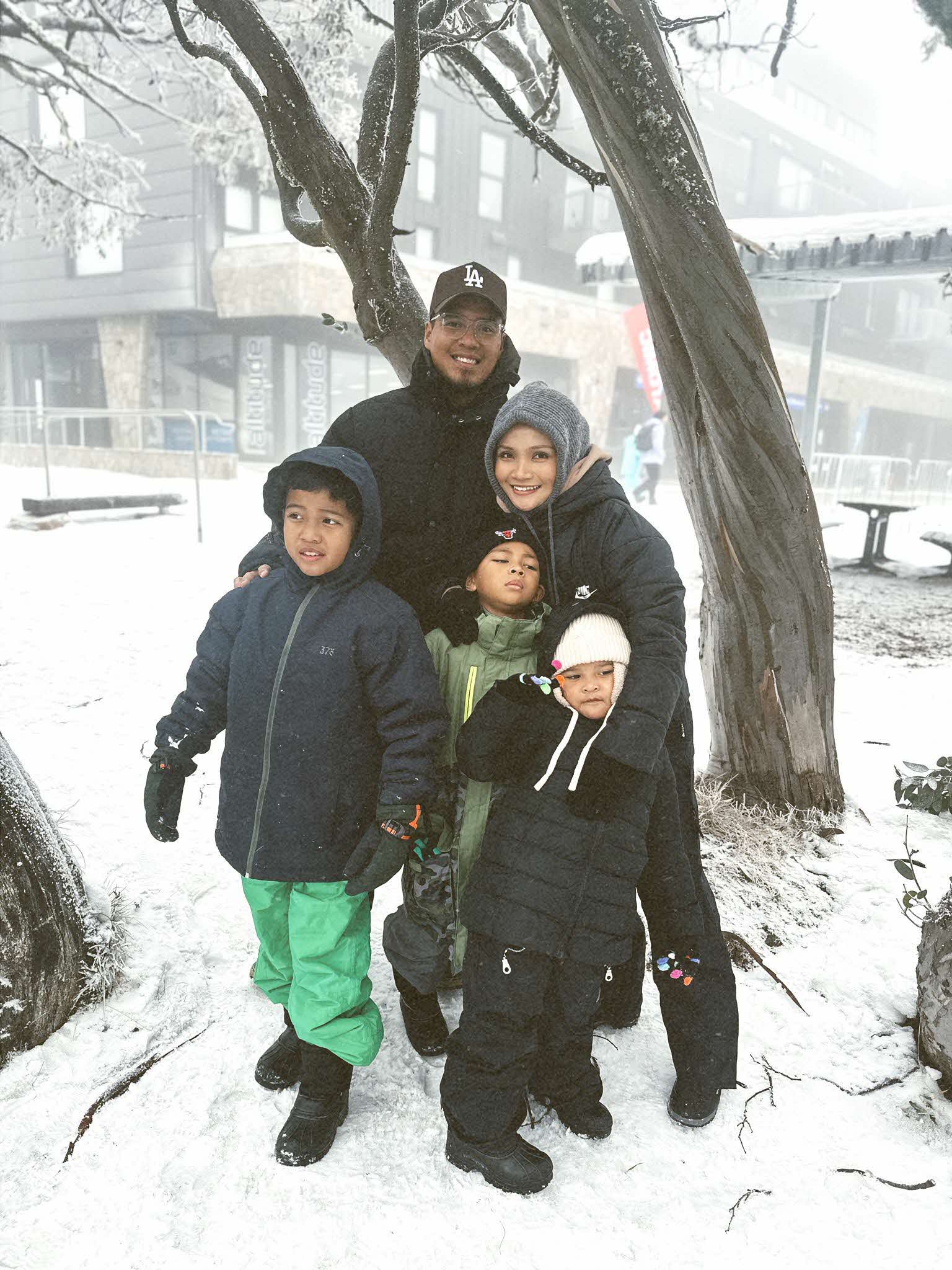 Shakir with Family_2